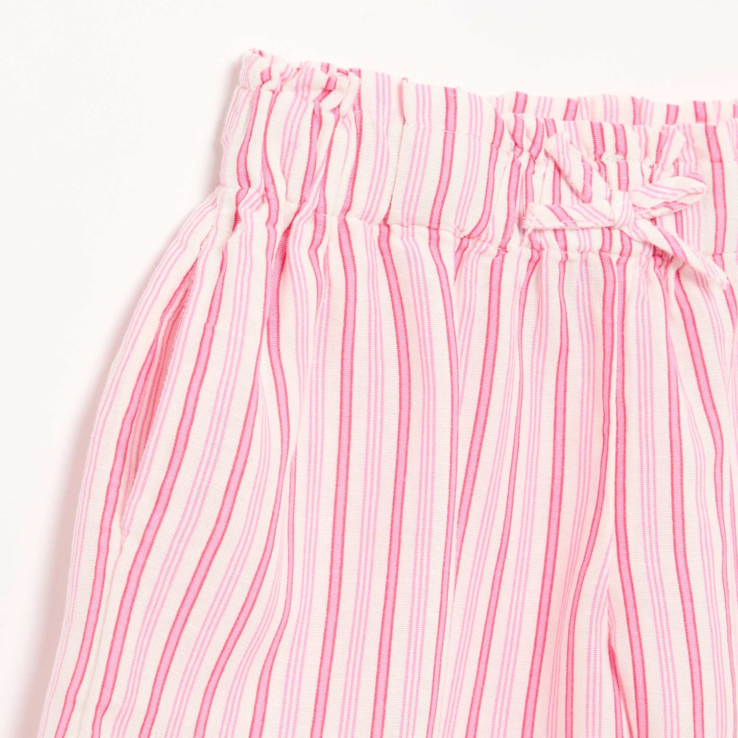 Solid shorts with decorative bow PINK