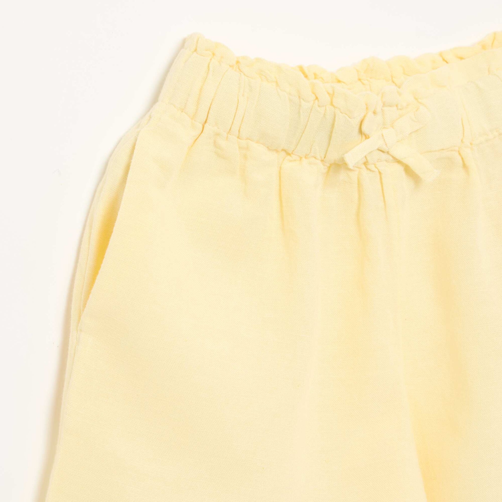 Solid shorts with decorative bow YELLOW